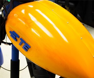 Moto imprimée en 3D [réservoir en plastique